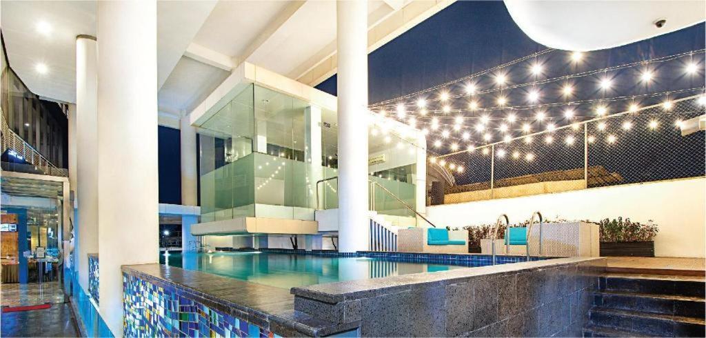Blue Sky Hotel Petamburan Yakarta Exterior foto